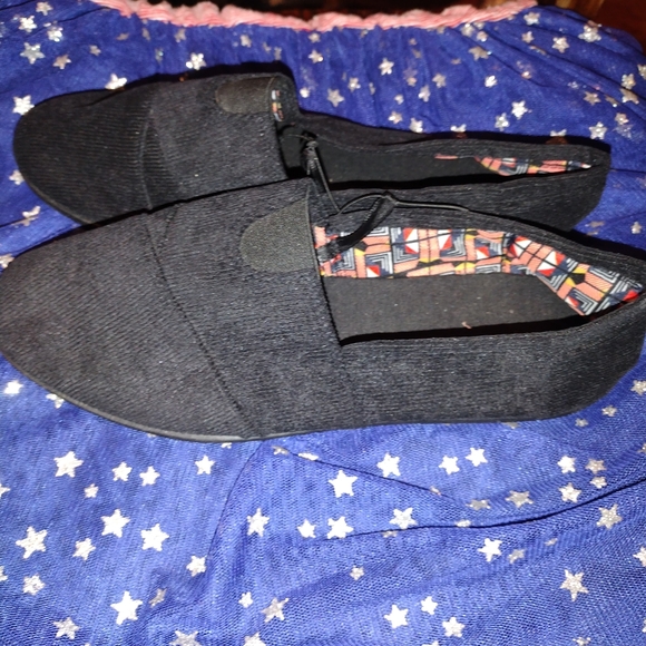 ❤️NEW! White Line Canvas Flats ❤️ - Picture 2 of 3